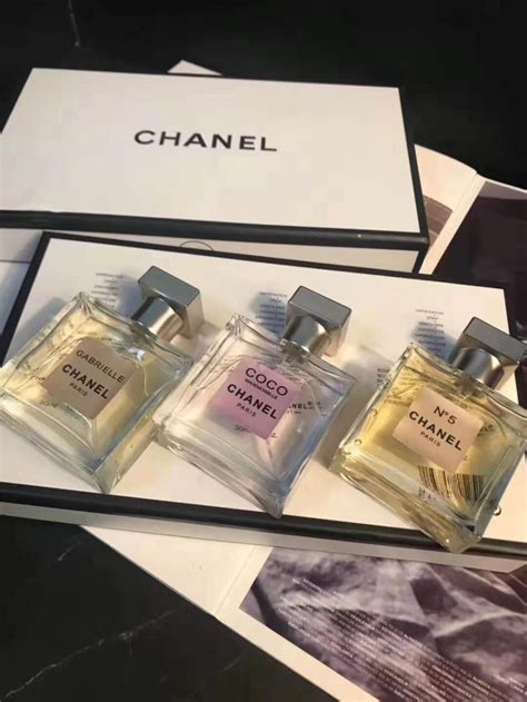 chanel no 4purse set edc parfum 6ml|Chanel perfume gift set.